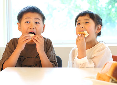 お子様食事イメージ